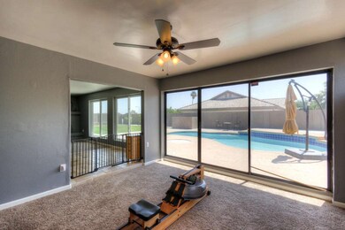 4 Family Room (2)