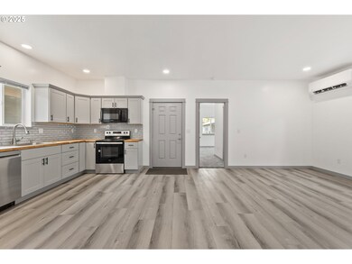 2108 True Ave, Lagrande, OR 97850 - photo 3