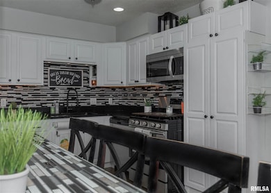 2220 Valley Dr, Davenport, IA 52806 - photo 3