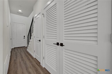 104 Creekside Trail unit 503, Kyle, TX 78640 - photo 5