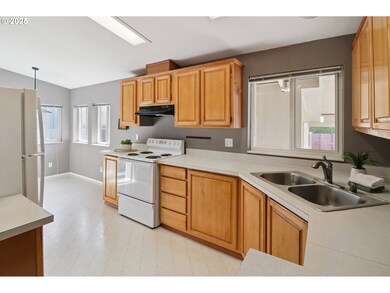 1000 S McKern Ct unit 40, Newberg, OR 97132 - photo 5