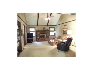 10011 Caenen Dr, Lenexa, KS 66215 - photo 3