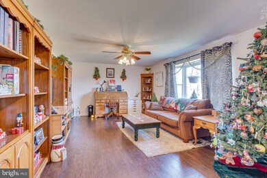 13588 Winchester Grade Rd, Berkeley Springs, WV 25411 - photo 6