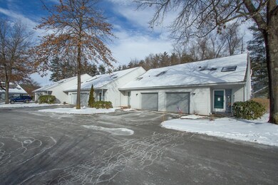 7 Highland Green Ln unit 21, MerriMacK, NH 03054 - photo 2