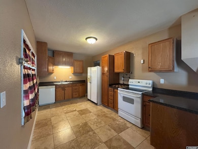 313 N 6th St E, Riverton, WY 82501 - photo 7