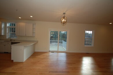 9 Crab Tree Ct unit 26, MerriMacK, NH 03054 - photo 6
