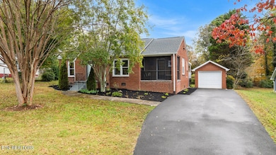 2327 Woodrow Dr, Knoxville, TN 37918 - photo 6