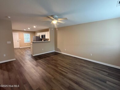 201 Fire Tower Rd unit 9, Richlands, NC 28574 - photo 4