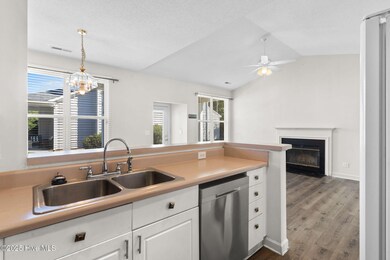 321 S Kerr Ave unit 108, Wilmington, NC 28403 - photo 6