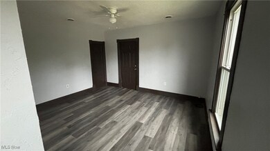 814 Lovett Place unit 2, Lorain, OH 44052 - photo 3