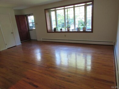 121 Jonathan Dr, Easton, PA 18045 - photo 4