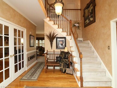 ENTRY/STAIRWAY