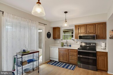 9413 Glen Ridge Dr, Laurel, MD 20723 - photo 3