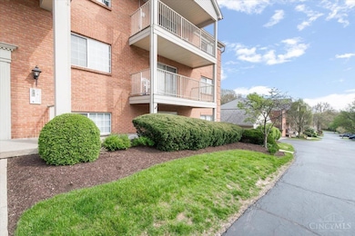 5765 Cheviot Rd, Cincinnati, OH 45247 - photo 2