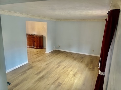 314 Pointview Rd, Pittsburgh, PA 15227 - photo 3