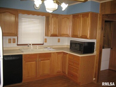 3112 N 2nd St, Clinton, IA 52732 - photo 7