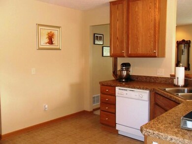 5079 Maple Valley Dr, Columbus, OH 43228 - photo 6