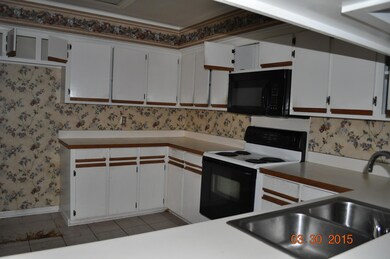 Eat-in kitchen