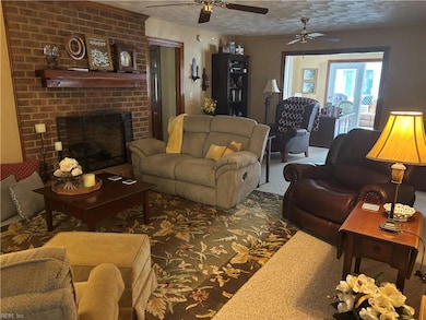 Family room-thru to sunroom