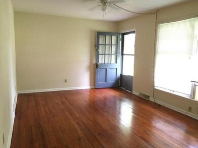 2712-Living room