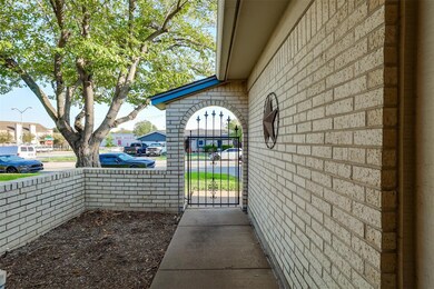 3504 Madrid Dr, Fort Worth, TX 76133 - photo 4