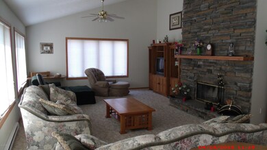 100 Rodeo Ln, Hawley, PA 18428 - photo 5