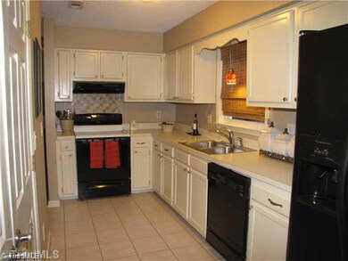 4112 Trappers Run Ct, High Point, NC 27265 - photo 5