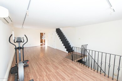 228 Slater Blvd-0005