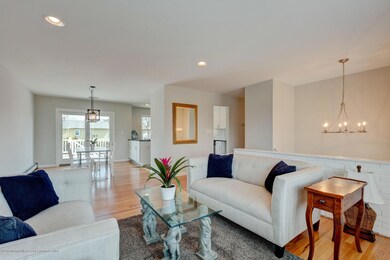 08_7LivingRoom_mls