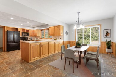 Staged Dinette