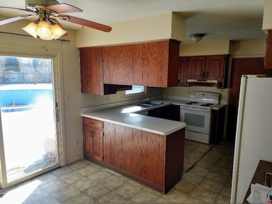 625 Charleston Rd, Lansing, MI 48917 - photo 7