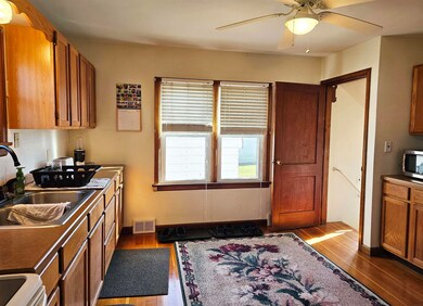 404 Franklin St, Elgin, IA 52141 - photo 7