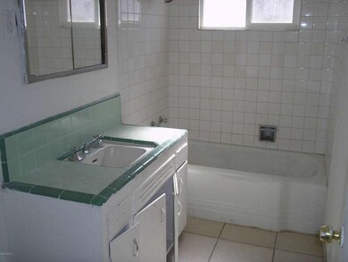 1305 W. Weldon 005