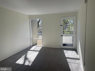 7527 Spring Lake Dr unit 7527-C, Bethesda, MD 20817 - photo 3