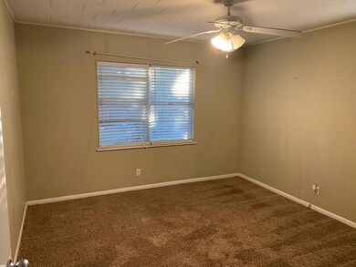 404 W Burbank St, Fredericksburg, TX 78624 - photo 6