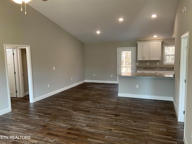 115 E Ridge Dr, Crossville, TN 38555 - photo 4