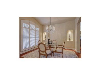 ARCHITECTURALLY STUNNING FINISHES THROUGHOUT.