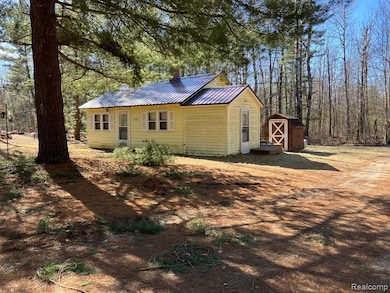 Peaceful setting yet close to paved road access