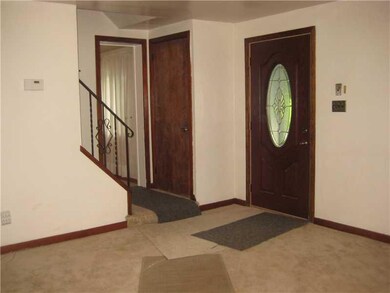 Entry/Foyer.