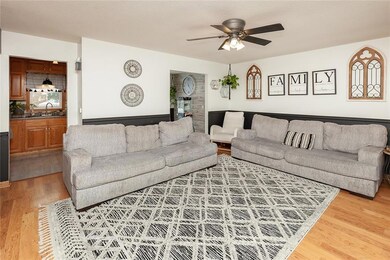 2421 N 2nd Ave E, Newton, IA 50208 - photo 4