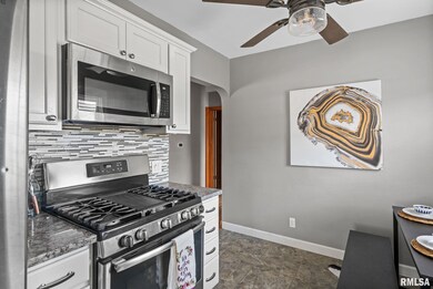 907 W Rusholme St, Davenport, IA 52804 - photo 4