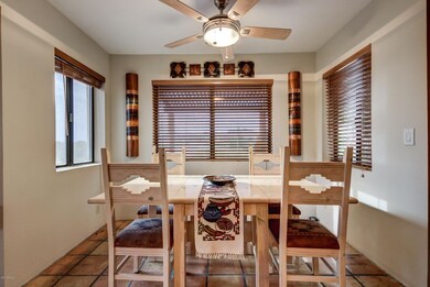 011_Dining