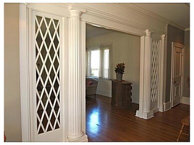Entry/Foyer.