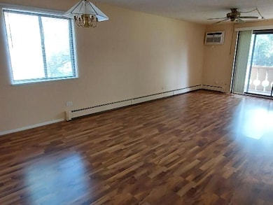 17 Parkside Ct unit 8, Vernon Hills, IL 60061 - photo 2