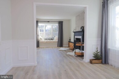 5918 Roberts Common Ct, Burke, VA 22015 - photo 5