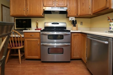 8 Drew St, Newburyport, MA 01950 - photo 4