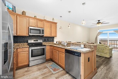 103 N Irving Ave unit 303, Colonial Beach, VA 22443 - photo 2