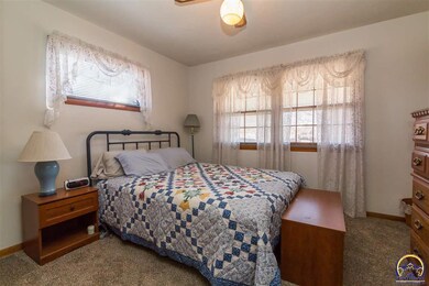 144 SW 40th Terrace, Topeka, KS 66609 - photo 7
