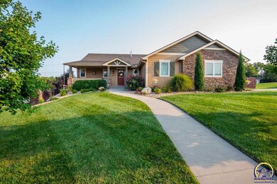 3604 SW 41st St, Topeka, KS 66610 - photo 2