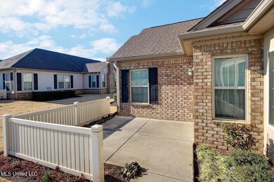 8662 Parkview Oaks Cir, Olive Branch, MS 38654 - photo 2